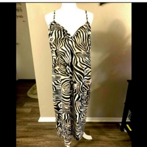 NWT BOOHOO ZEBRA DRESS SIZE 22 - Picture 2 of 4
